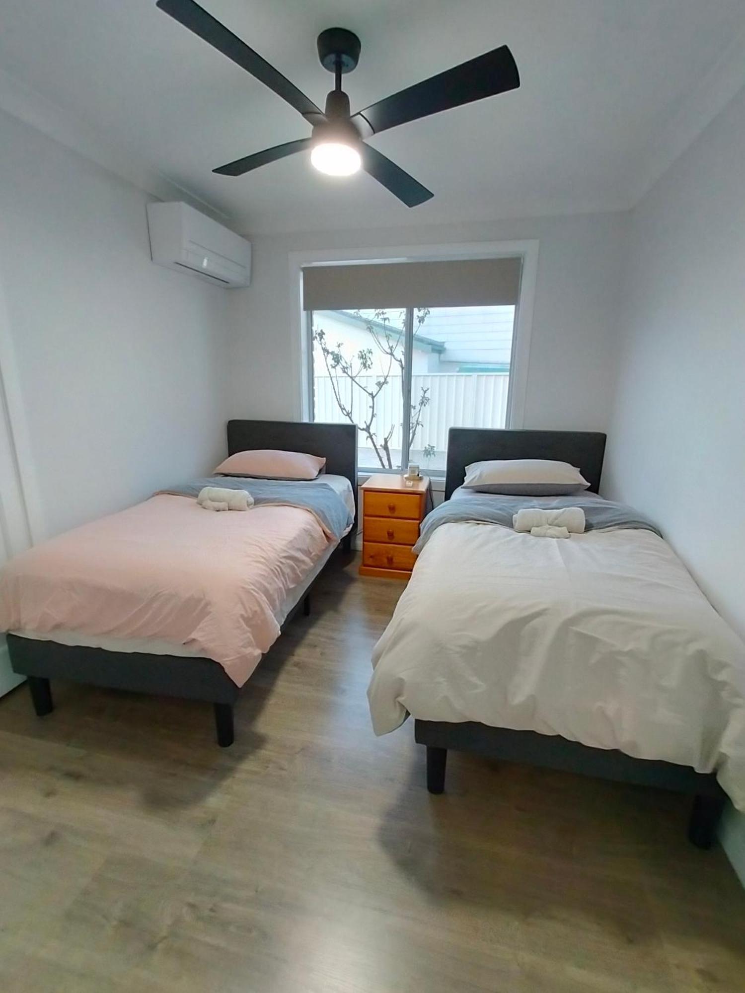 4 Bedroom, 3 Bath In Nsw, Free Wifi Internet, Free Parking