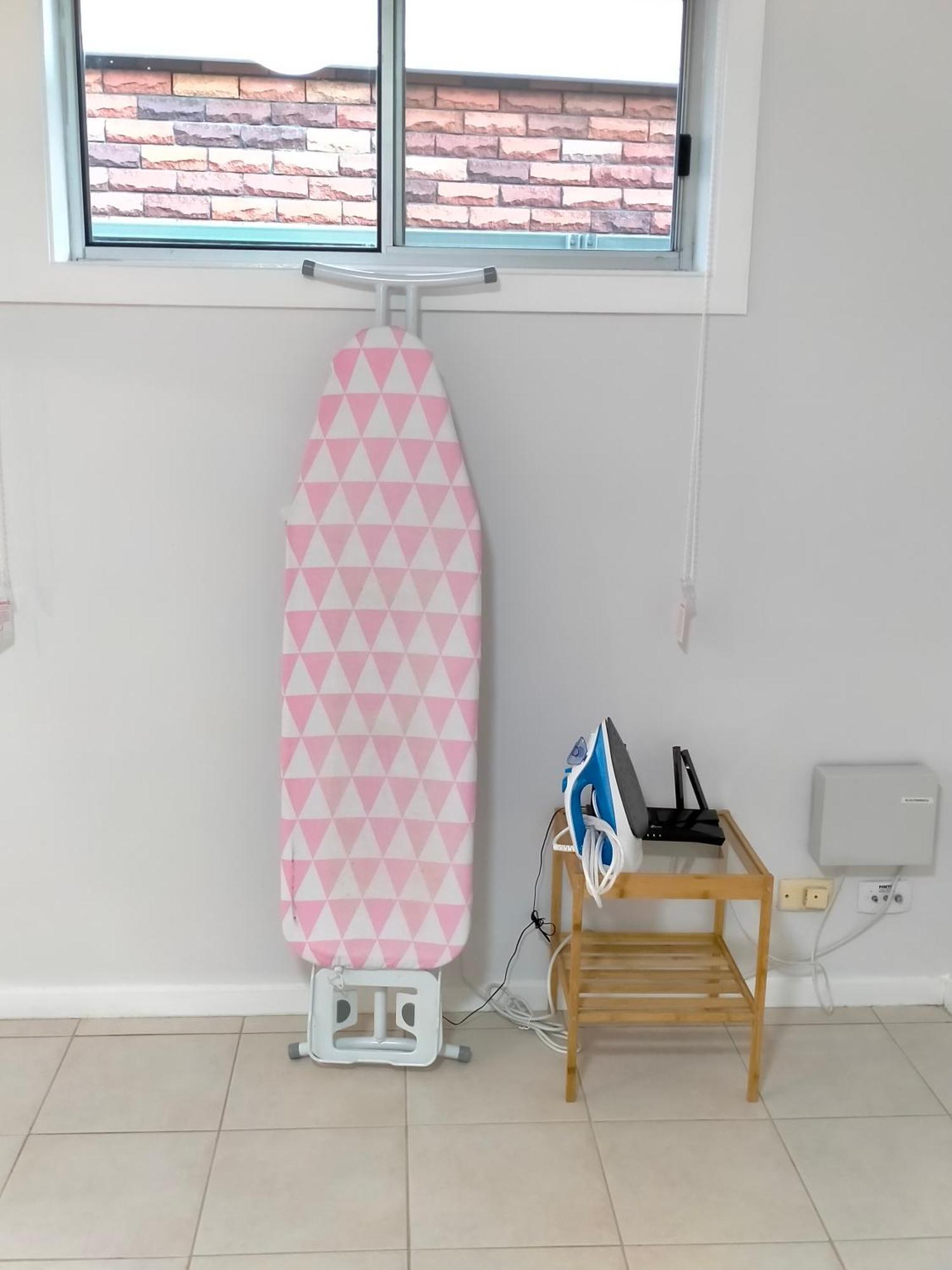 4 Bedroom, 3 Bath In Nsw, Free Wifi Internet, Free Parking