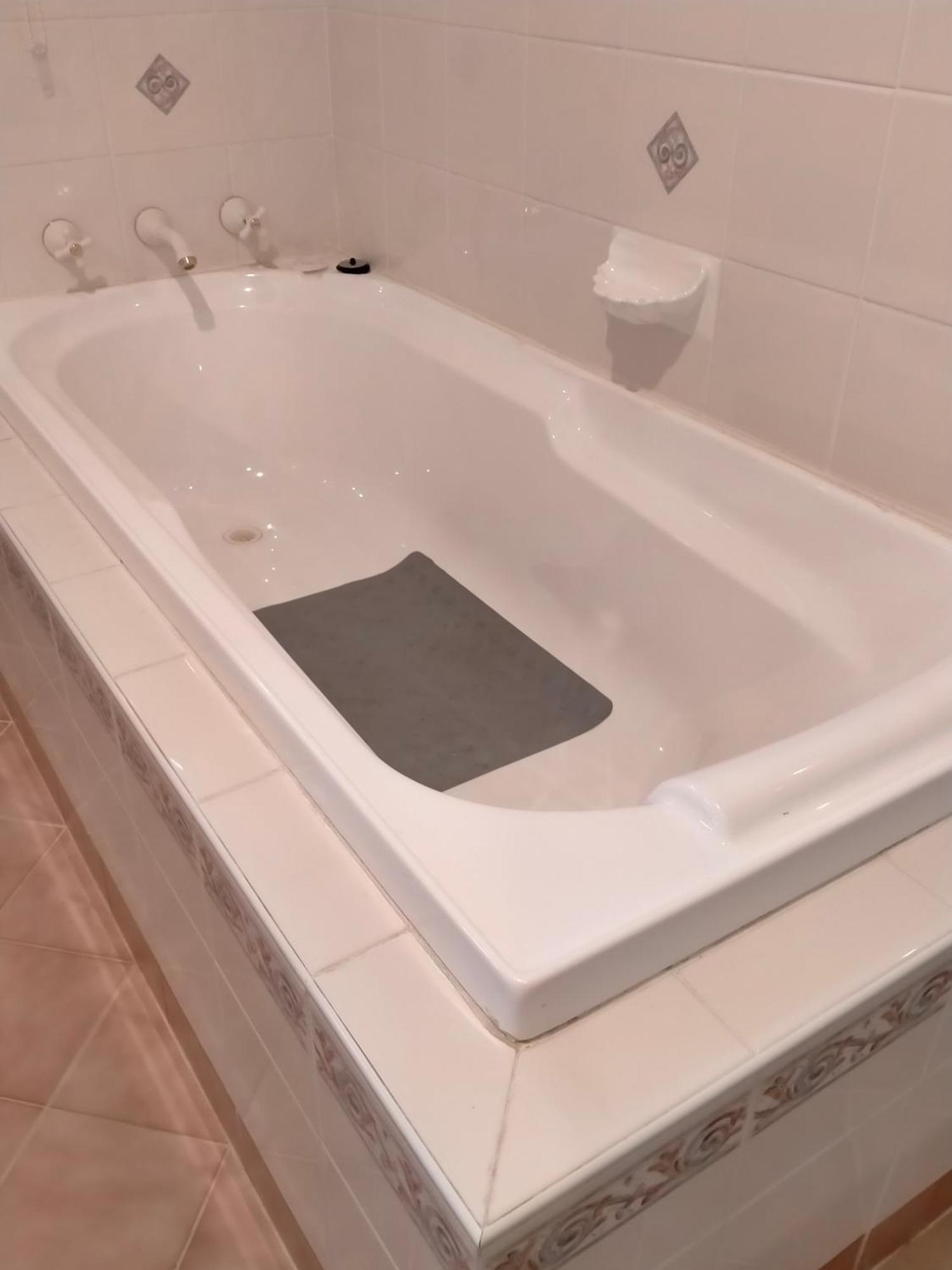 4 Bedroom, 3 Bath In Nsw, Free Wifi Internet, Free Parking Holiday home Kingswood