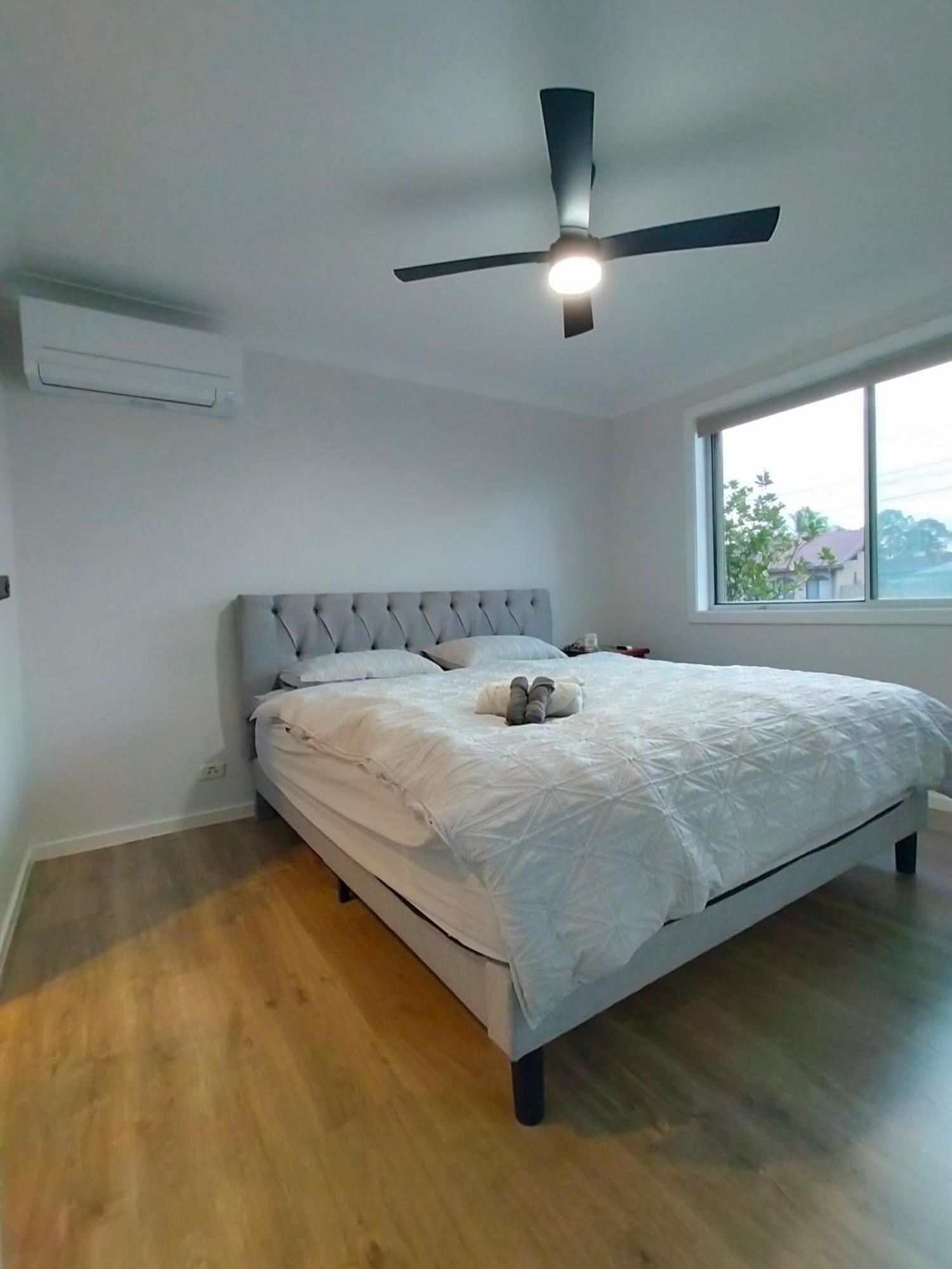 4 Bedroom, 3 Bath In Nsw, Free Wifi Internet, Free Parking * Kingswood