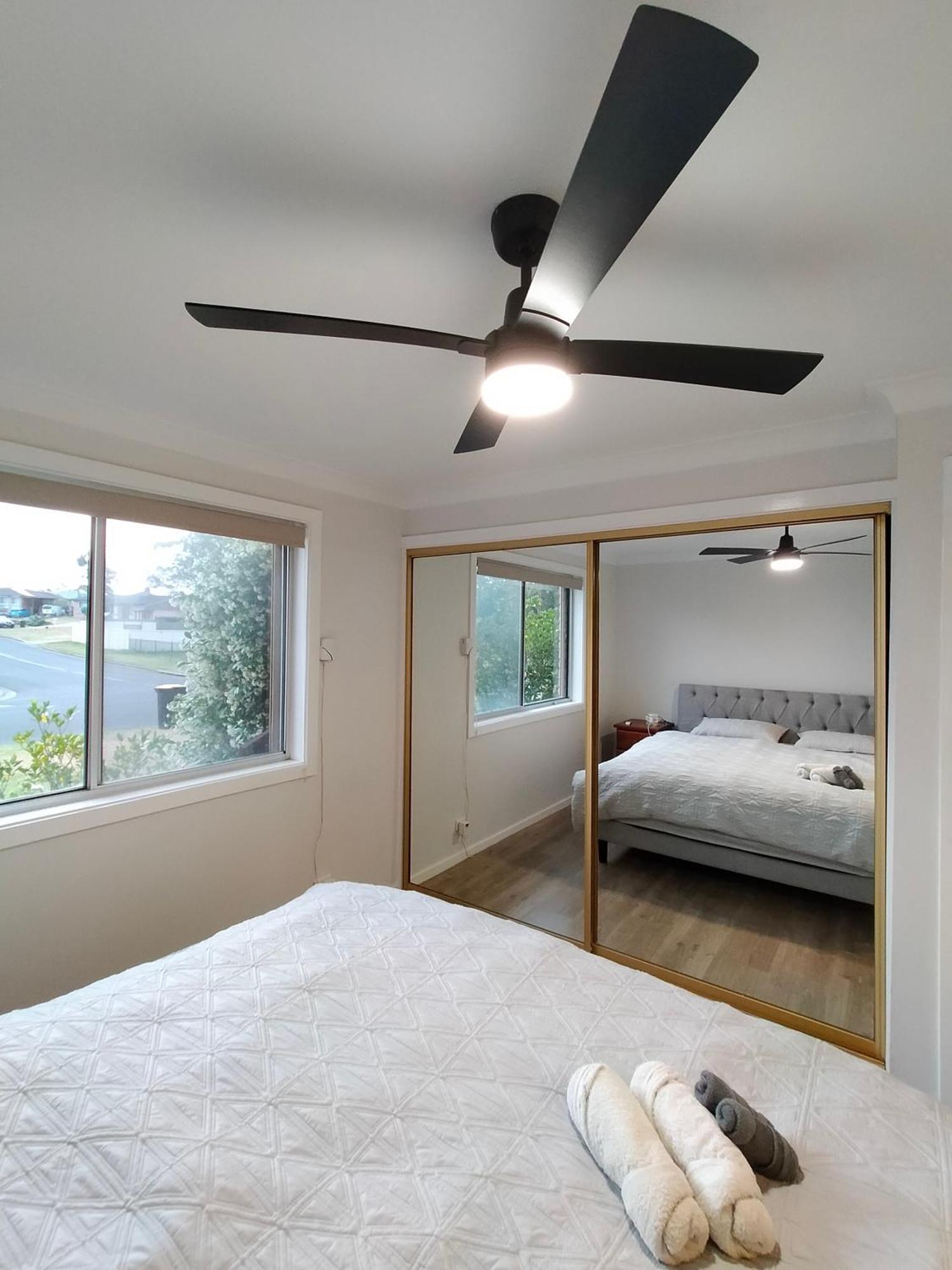 Holiday home 4 Bedroom, 3 Bath In Nsw, Free Wifi Internet, Free Parking *