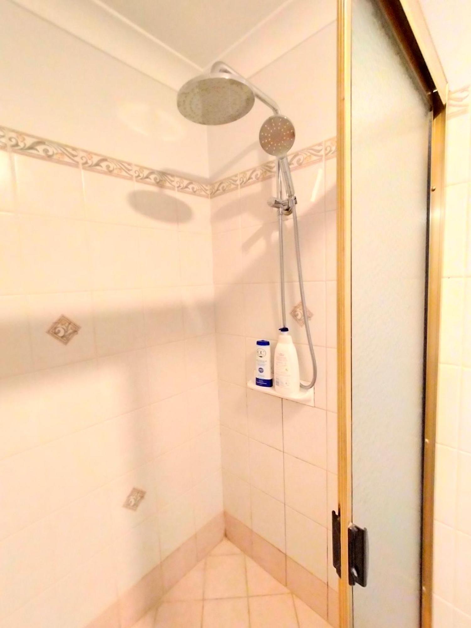 Holiday home 4 Bedroom, 3 Bath In Nsw, Free Wifi Internet, Free Parking Kingswood