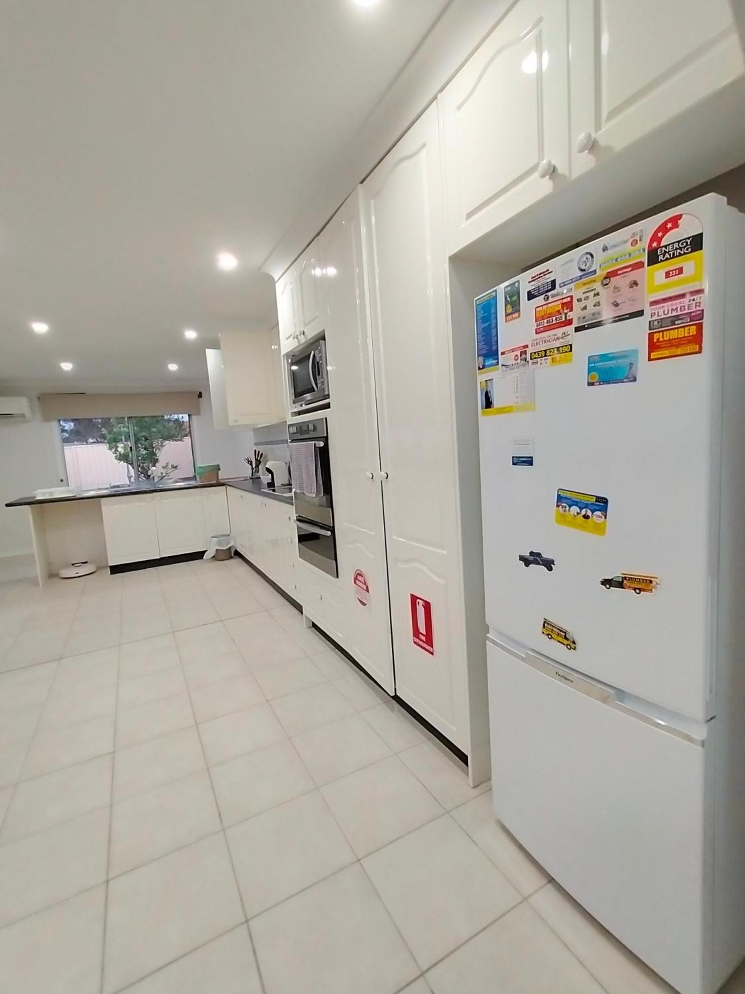 4 Bedroom, 3 Bath In Nsw, Free Wifi Internet, Free Parking *
